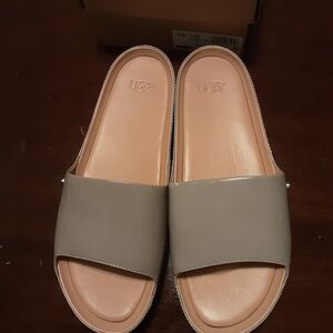 UGG Women's Patent Leather sandals Size 7